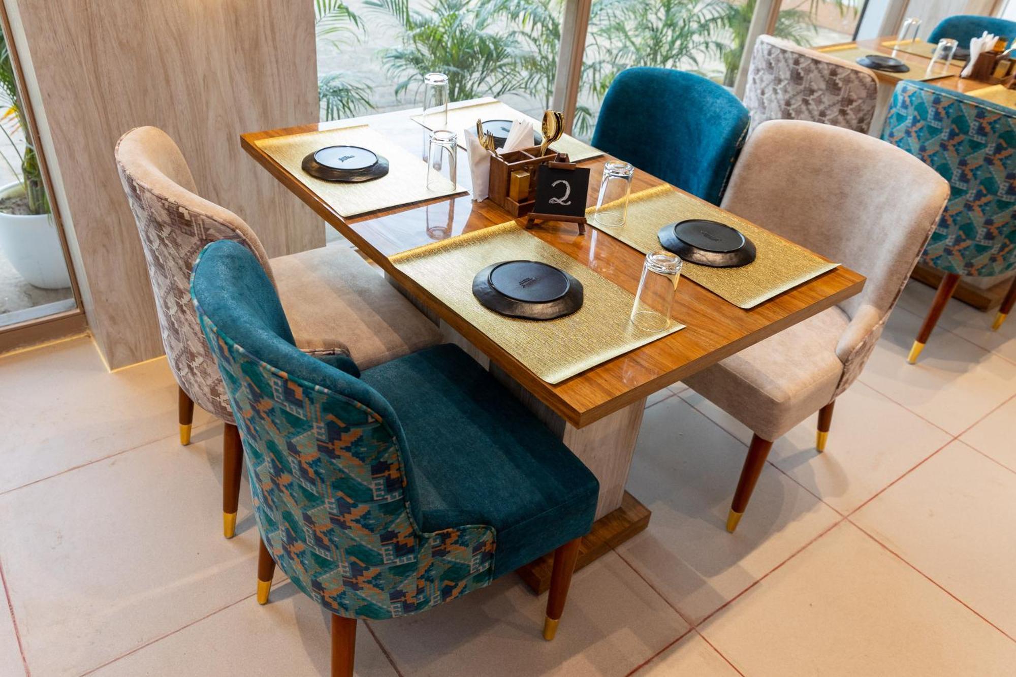 ทรีโบ เทรนด์ โฮเทล โอเอซิส Hotel บูบันเนสชวาร์ ภายนอก รูปภาพ
