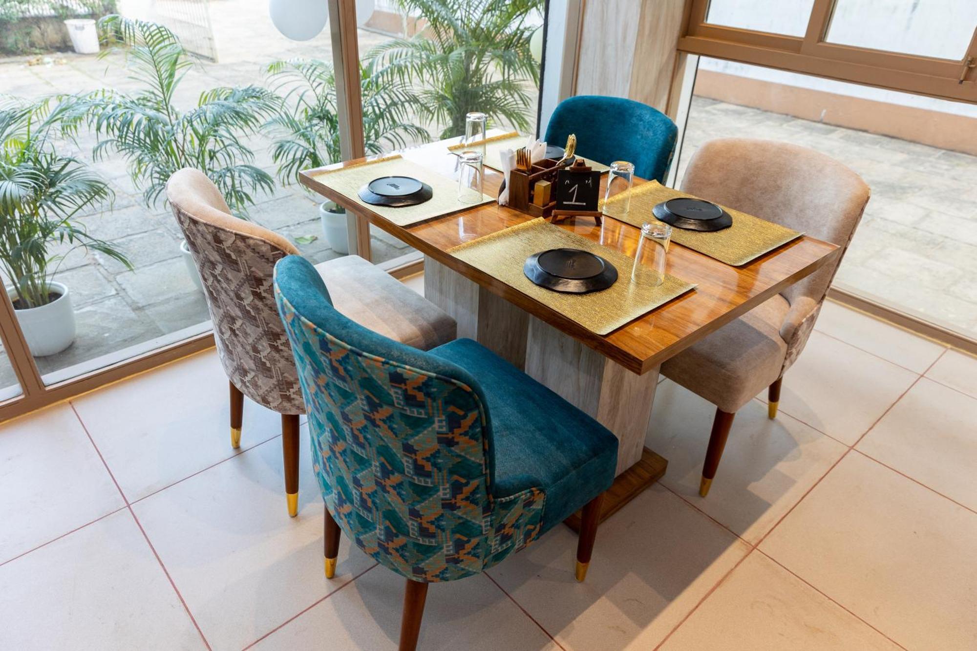 ทรีโบ เทรนด์ โฮเทล โอเอซิส Hotel บูบันเนสชวาร์ ภายนอก รูปภาพ